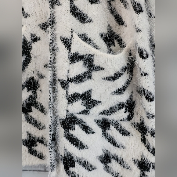 JANICE APPAREL Ladies Fuzzy Soft Textured Sweater Cardigan Houndstooth Like Patt - Picture 4 of 6